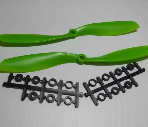 8X45 8045 Propeller Props green